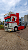 20251019-Tom-Holding-00045